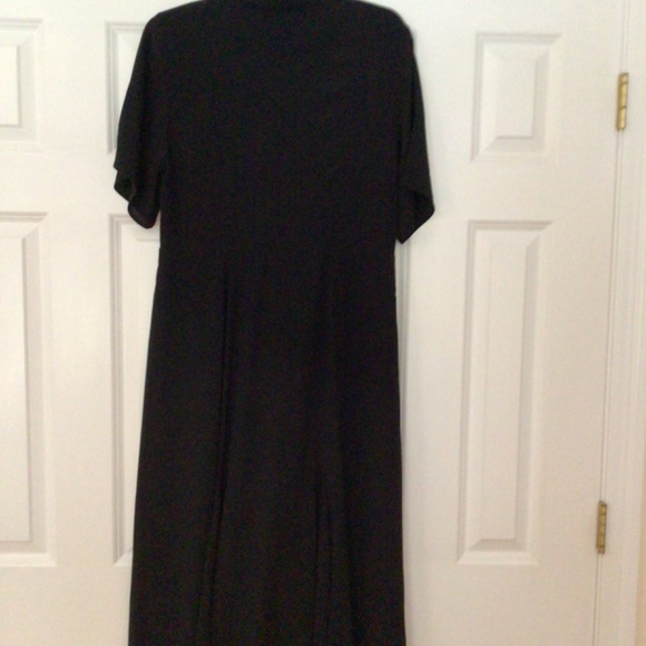 Zara maxi dress in navy blue. Flowy material with gored hem. Size medium. - Picture 7 of 7
